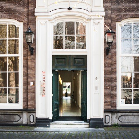 Riviervismarkt 4 in Den Haag, naast Het Nutshuis, is het voormalig kantoor van Fonds 1818