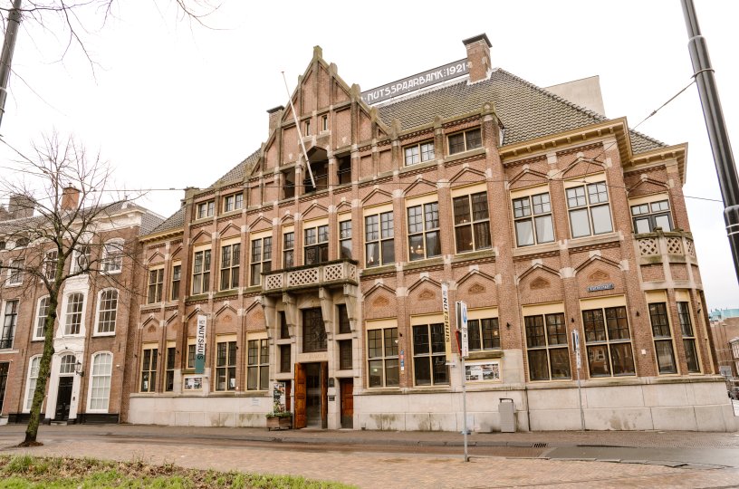 Voorkant van Het Nutshuis in Den Haag
